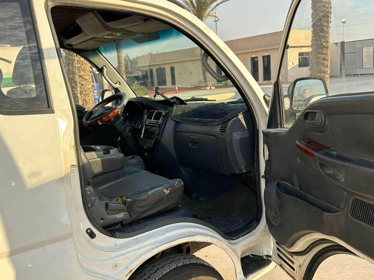 السلام عليكم 
كيا بنجو براد موديل 2008
3000  كرنفال
محور بم ونوزل كامل  
السياره نضيفه وكلشي بيهة شغال
كير ومحرك و حداديه وبراد جاهزه 100% 
رقم بغداد تحويل
سعرها 10,500 $  وبيهة مجال بسيط للشراي  
تواجد السياره يغداد - الغزاليه
للاستفسار الاتصال ***********
