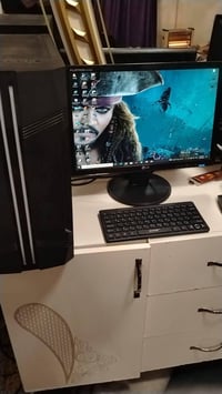 حاسبة للبيع نضيفة مواصفاتهة حلوة وكاملة وسريعة حيل مباشرة تشغل وتبلش م...