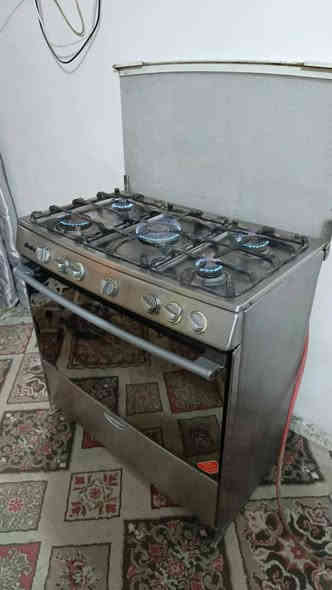 طباخ نظيف جدا وفرنه يلمع كله شغال بس بي عين زغيره تنفس اني شغلته كدامك ناره يحتاج صيانه يسوي تنفيس فقط طباخ كامل واي نقص مابي وهاي ناره كدامك ب٧٥بدون عمله مكانه حله
***********
