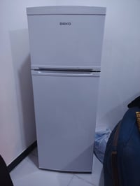 ثلاجه للبيع العنوان الكرادة ٠٧٧١٧٨٨٨٤١٨ السعر ١٢٥