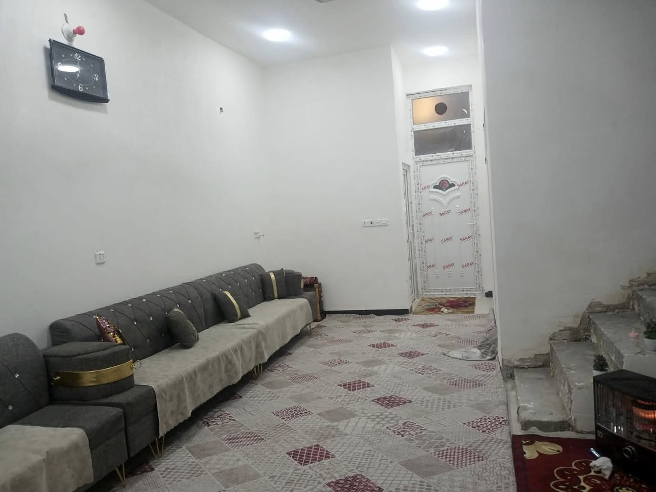 🔴 بيت للبيع – فرصة سريعة في بغداد!🔴
📍 الموقع: جسر ديالى القديم، شارع الإطفاء، خلف الجنسية
السعر: 125 مليون فقط
(قابل للتفاوض)
 مساحة: 150 متر | الطابق الأرضي: صالة، أستقبال ،مطبخ، حمام، غرفة،منور أثنين  | الطابق الثاني: صالتين، غرفتين 
طابو زراعي – سند 25

 مستعجل البيع – فرصة ما تتكرر!

حكيم نجم – وسيط عقار
📩 رسالة أو اتصال: ***********
