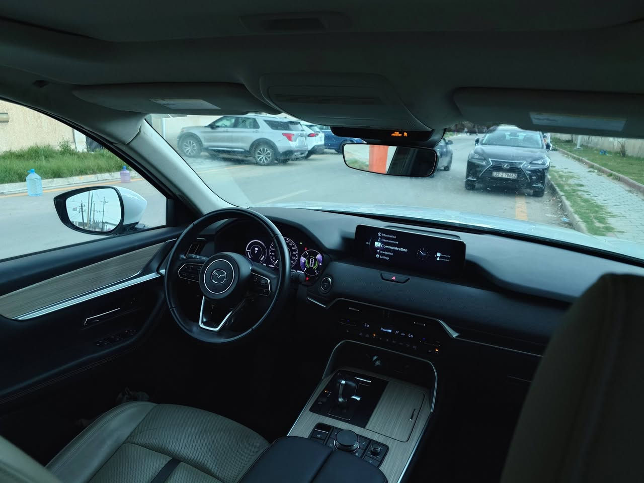 Mazda cx-90
8 راكب
موديل 2024
ماشية 7000
فئة preferred
بصمة
دشبول شاشة كاملة
شاشة وسطية ماوس
فتحة سقف
رادارات 360 (نقاط عمياء و رادار امامي و خلفي)
تثبيت مسار
مقاعد جلد
تدفئة مقاعد
اشاير مري
جنطة كهرباء
كرسي السايق كهرباء 
اوتو هولد
نظام نزول منحدرات
السيارة دفع رباعي شلعة و معدل و عزل و رزانة ماشاء الله
محرك 2.5 اربعة سلندر PHEV بلگن هايبرد انسى الصرف
الشحنة الوحدة تمشيك 45 كيلو
السيارة وارد امريكي حادث سطحي جداً بالباب الخلف السائق بدون صبغ او تبديل باقي السيارة مكفولة
ايرباكات 2 طاكة بردة جهة السايق و ايرباك اللي داخل كرسي السايق فقط
السيارة مرقم بغداد انكليزي و كاملة
السعر 280 و بيها مجال
مكان السيارة بغداد العامرية
***********
