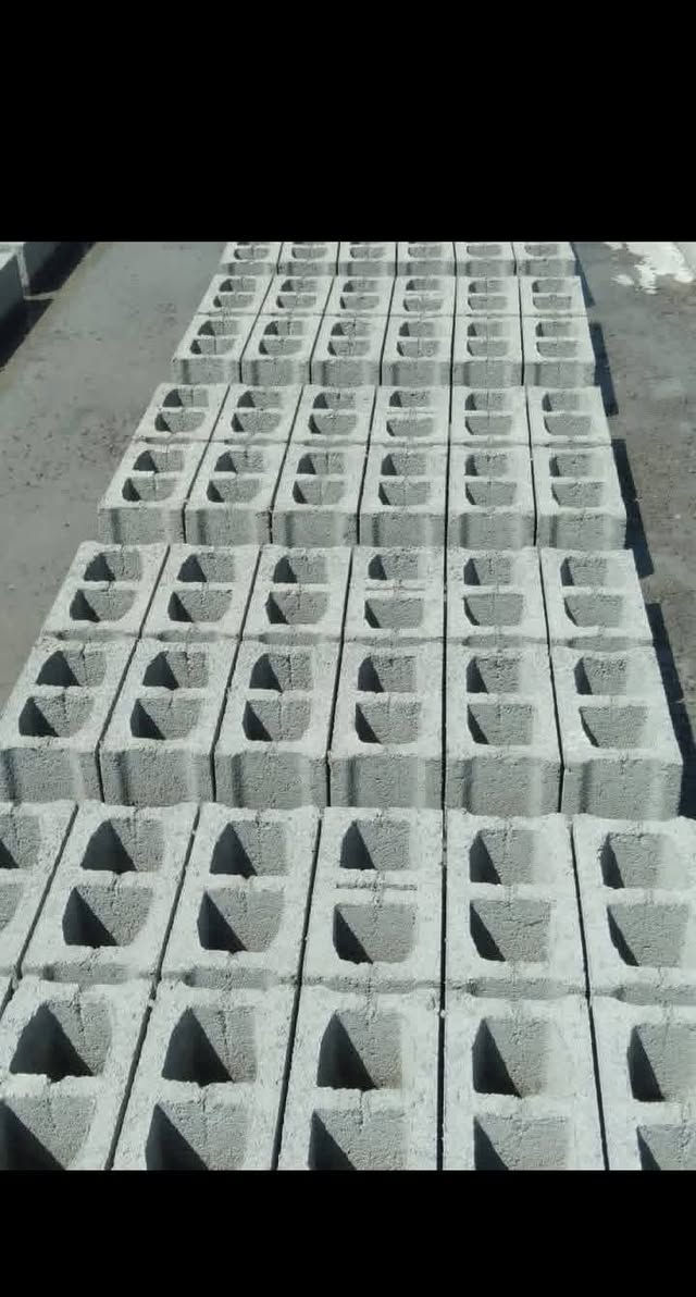 السلام عليكم الالف بلوك مطروح بالمعل ب 450 يوجد توصيل 1000 قلاب وكل نواحي ديالى و بغداد توصيل على رقم التالي ***********
