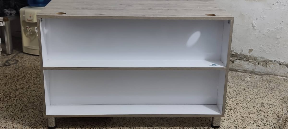 كرسي كيمنك مريح بعدو زيرو +ميز بعدو مامستخدم ميز فصال مو جهاز ميز خشبو ام دي اف  دنكة تصعد فوقو ايذ يتحرك تاخذو بلاش ثنين يالله ينشال رجلي ستيل شراي تصل أو خاص ***********
