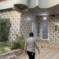 بيت طابق ارضي للايجار  مساحة ٣٠٠ متر غرفتين نوم وهول واستقبال ومطبخ حا...