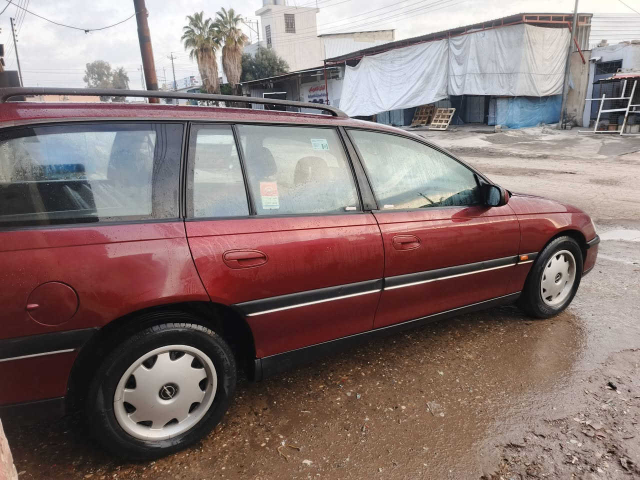 السلام عليكم
اوبل اوميكا بزون 1995
السيارة جاهزه كير شرط  محرك خيط بخار
السيارة بدون ضرر شرط بيها جاملغات خلفي مع سقف اثر جراد
السيارة رقم نينوى شرط التحويل سنوية ٢٧
السيارة فول مواصفات
تئدفة نار
تبريد يشتغل بس هواء مو بارد  يعوزه صيانه
السعر ٥٥ وبيها مجال
العنوان موصل ***********
