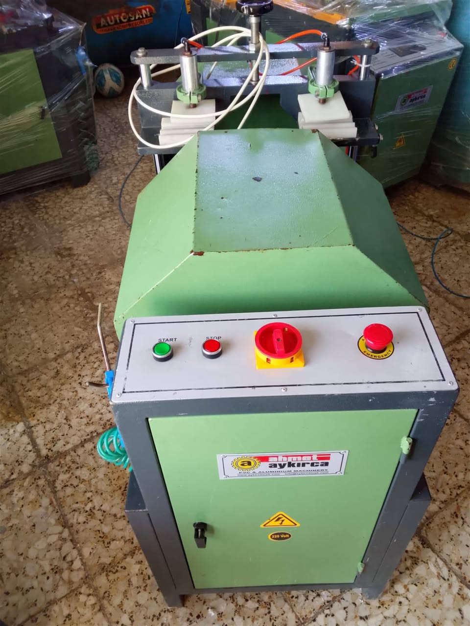 معمل نوع احمد سنكل فيز خمس قطع نضيف وجاهز للبيع العنوان بغداد مقابل علوة الرشيد ***********
