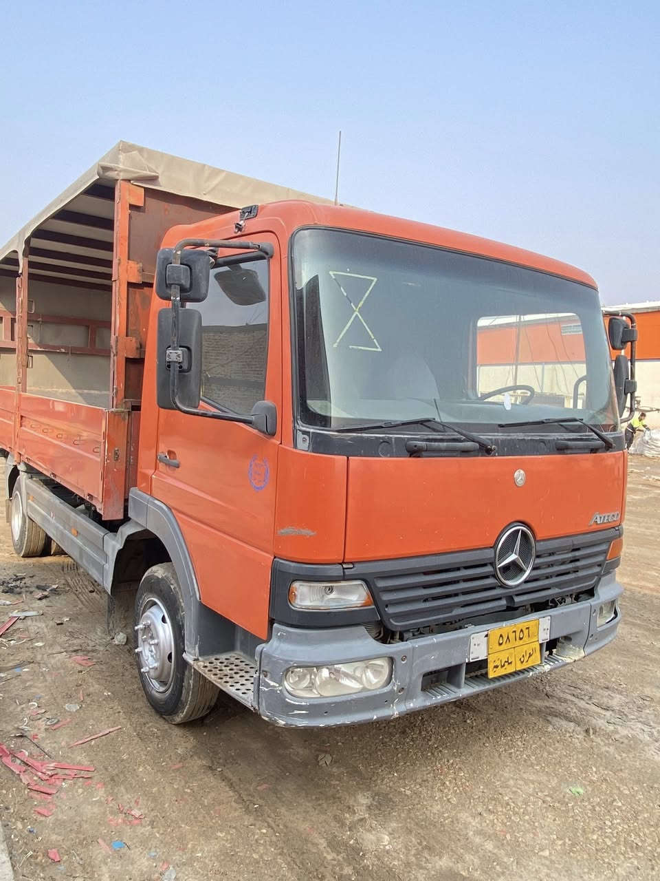 السلام عليكم اتيكو موديل 2001 رقم شمالي 4 سلندر 6 برغي السيارة جاهزه مكينه كير حداد تخم تاير كله جاهز الطول 5 وربع مكان السياره ديوانيه للستفسار اتصل *********** واتساب ***********
