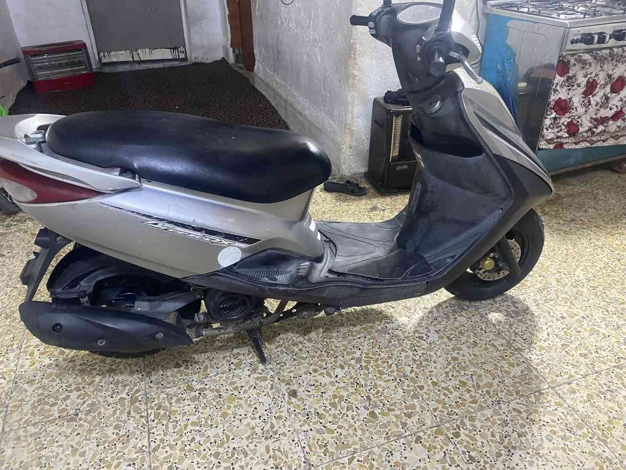 السلام عليكم بريز للبيع دراجه كامله مابيه نقص العنوان بغداد الكفاح السعر 650 رقم الهاتف *********** بيها مجال
