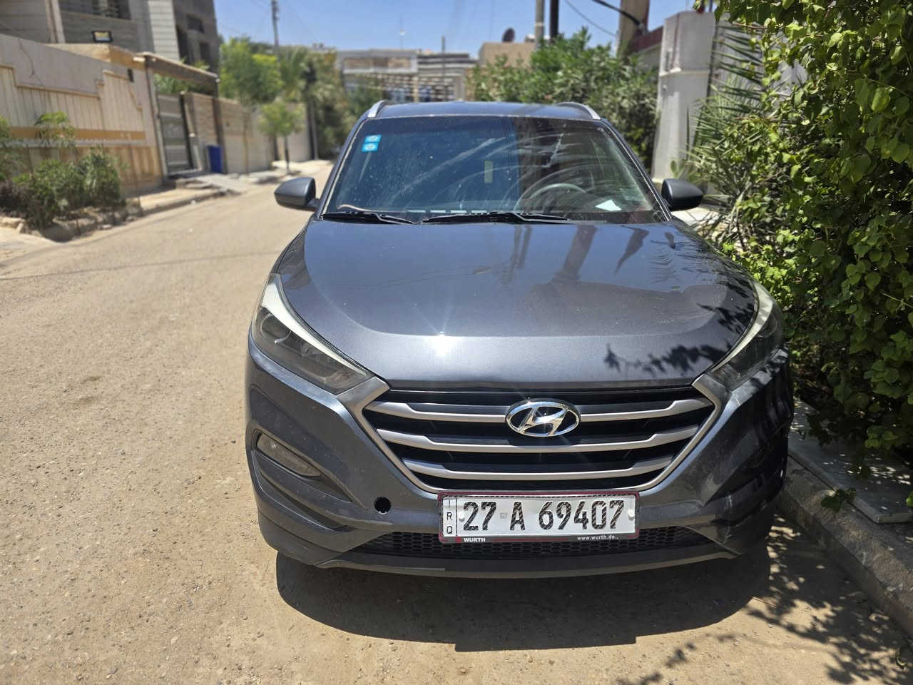 السلام عليكم توسان 2018
توسان 2018 وارد امريكي بدون ضربة
السيارة فول مواصفات عدة الفتحة 
دفع رباعي AWD
السيارة كشن كهرباء السايق
تحكمات ستيرن كاملة 
كشنات تدفئة وتبريد 
وضعيات قيادة sport+ eco+ اعتيادي
هندبريك برجل 
محرك  GDI 2000
السيارة المحرك مكفول بلادي
الكير مكفول بلادي
السيارة ماشية 43 ميل قليل جدا
 الكشنات بعدهن بلايلون الشركة ومغلفهن بدوشمه جديدة 
تايرات جدد+بطارية جديدة+ ادامة كامله مسويلها + بلكات جدد اصلي
السيارة نظيفة جدا وباقي التفاصيل اتصل على رقمي *********** مكاني الناصرية
