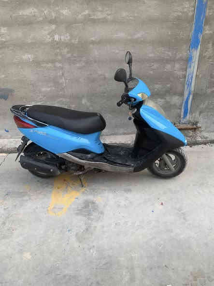 دراجه بريز.   نضيفه بشرط محرك كفاله سعر 650$ وبي مجال قليل مكان تاجي جسر المصابيح هـ ***********
