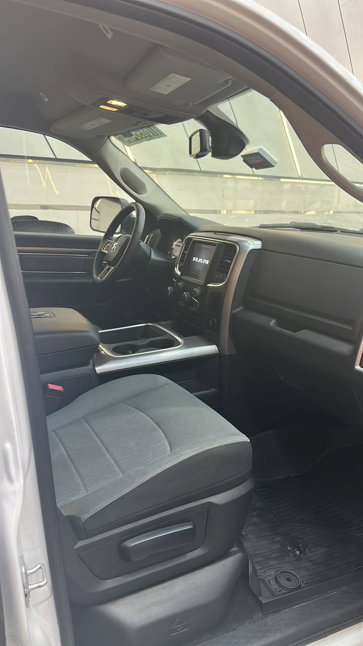 سلام عليكم رام كلاسك موديل 2023 كفاله عامه داخل تقرير امطار كلشي علا البلاد ما مفتوح بيه شي باب طويل بدي قصير مكينه 6 سلندر *********** عنواني بصره
