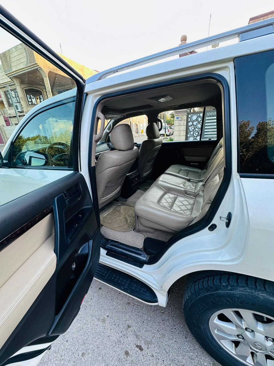 لاندكروز GXRI موديل ٢٠١١ جديده بمعنى الكلمة ماشيه ١٥٧ الف بيها صبغ بالبنيد والباب عكس السائق رقم بغداد باسمي مكان السيارة بالكوت مركز المدينة


**إذا كنت صاحب هذا الإعلان وتريد حذفه لأي سبب، رجاءا أرسل رسالة إلى الدعم الفني**