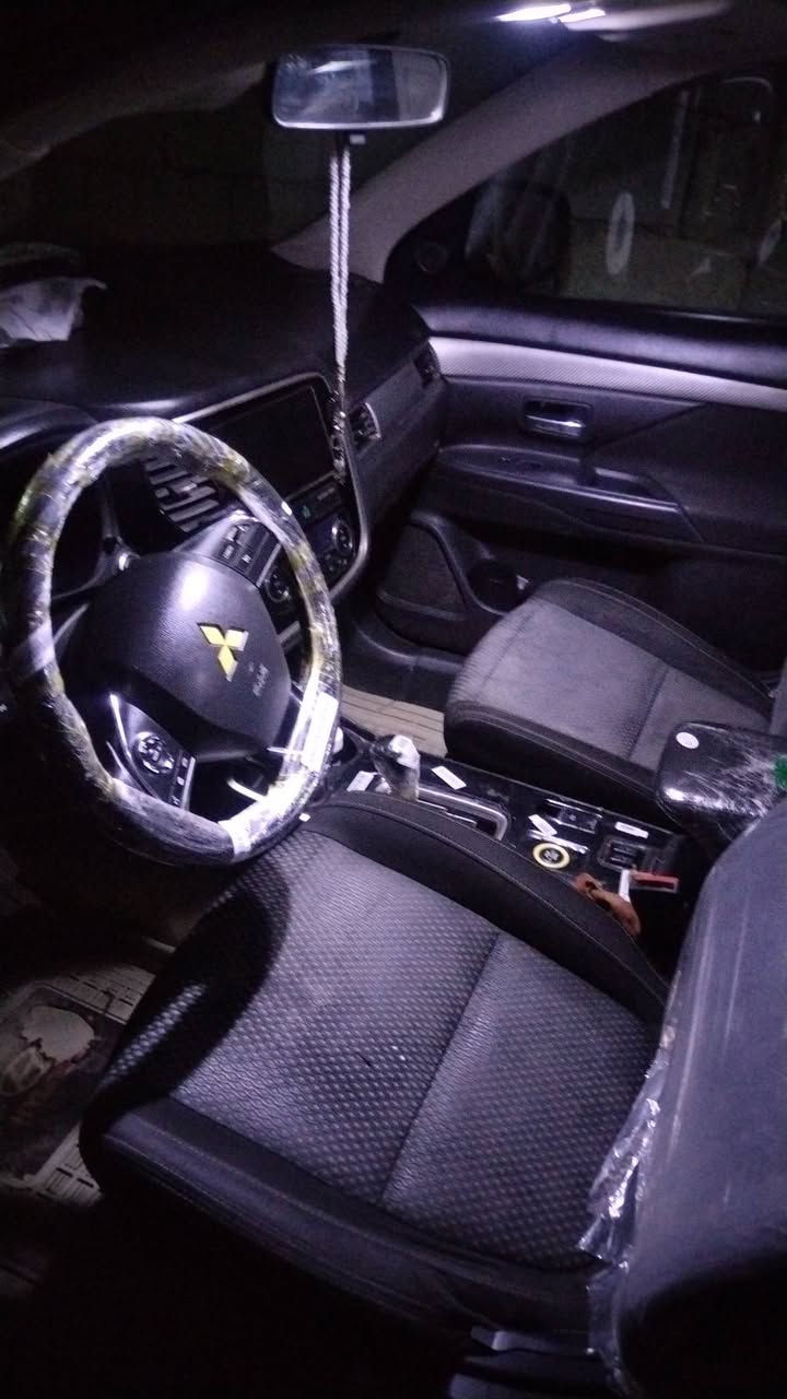 سلام عليكم للبيع موديل ١٧ السعر ١١٢ بي مجال رقم موبايل ***********
