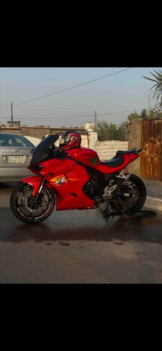 سلام عليكم ورحمة الله
شباب بطح حجّم المكينة 250cc

الون احمر دراجة نضيفة مثل ما أتشوف بصورة بس شكم زلق بلكفرات اصغار تايرات جدد دراجة طافيه ابيع كوم حديد

جماعة 600 لا تجون دراجة اوراق ومثل ما أتشوف تفاصيل بعينك

المكان البصرة الزبير ماعندي توصيل

الرقم الهاتف:***********
