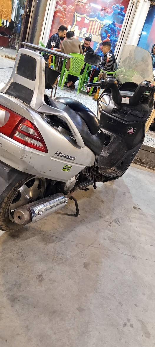 سلام عليكم دراجه سكاي ويف محرك 250 مكفوله من تنقيص والنضوح والتبخير كلجات جدد دبلات نضيفه زوج تايرات جدد دراجه نصيته حلوه نقصه فقط تریشه صفحه اليمنه عنوان بغداد الحسينية راشديه رقم ***********
