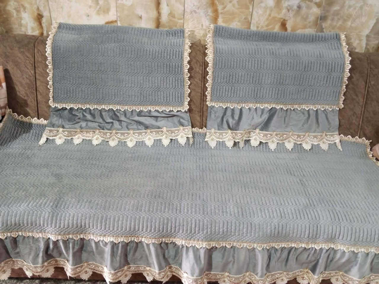 السلام عليكم عندي هذا مفرش للبيع اخو جديد مفروش مره وحده والعدد ١٥ قطعه كامل


**إذا كنت صاحب هذا الإعلان وتريد حذفه لأي سبب، رجاءا أرسل رسالة إلى الدعم الفني**