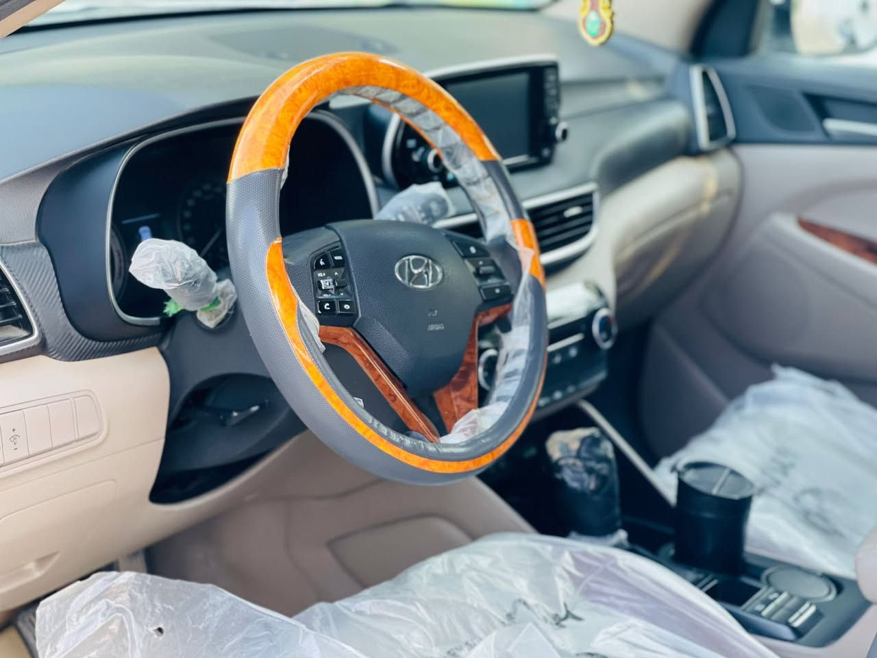 للبيع توكسان
موديل ١٩ رقم قادسيه مكفوله كفاله عامه كوريه فول مواصفات عدى الفتحه بصمه  حساس امامي خلفي كامره شاشه مري شفط قطعتين تبريد مكينه ٢٠٠ دوش المرغوب ماشيه ٨٧ تايرات جدد حداديه جديه السعر 210 وبيه مجال 
للاستفسار الاتصال ع الرقم 

‭***********
