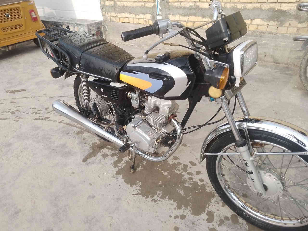 سلام عليكم دراجه اللبيع أربع كير أوراق اصولي موديل 21  الرقم *********** العنوان واسط نعمانيه السعر 550 قفل
