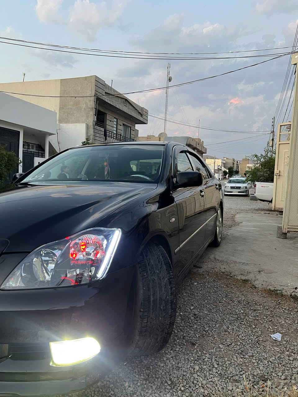 شاهینە ١٨٠ گچکە بەگەورە
سەیارەکە بەس سڵاید نیە کامل مەسروف کراوە
ساج سوور تایەو ویلی دینگە ستیلی لۆک
ڕۆنی تازە گۆراوە
دوگەڵی نیە 
نرخ :- ٥٩گەڵاو کەمیک مەجال
***********
