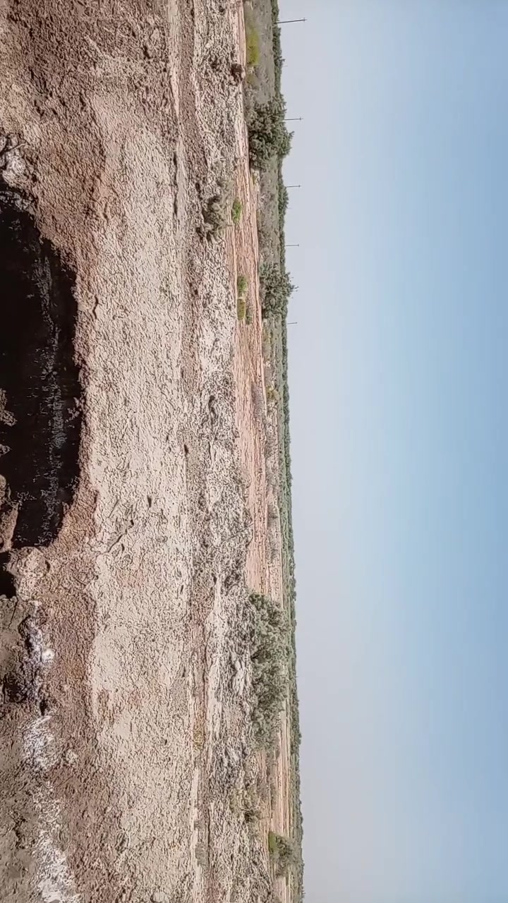 ارض زراعي على طريق سريع قرب مطعم نجمه الديوانية يوجد ماء ساقي المساحه 10 دونم الواجهيه 250 نزال ١٠٠ على شارع سريع مباشر تصال على رقم ***********

