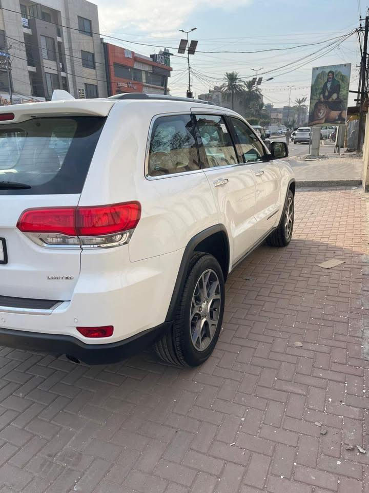 للبيع جيب ٢٠١٩ خليجي وكالة هارلم فول ١/١ ( بلاص )
كفالة عامة سيارة جديدة 
بدون اي نقص شرط الفحص محرك ٦ سلندر 
رقم بغداد الجديد سنوية باسمي المواصفات :-
١- فتحة ( بنوراما )
٢- بصمة تشغيل + ابوب 
٣- كشنات جلد + كهرباء 
٤- جنطة كهرباء 
٥- شاشة كبيرة + شاشات خلفية 
٦- خزن ميموري 
٧- فور ويل + ماوس 
٨- شفتات ستيرن 
٩- كامرة دوارة + كامرة 
١٠- حساسات امامي خلفي 
١١- اطفاء داتي عند التوقف
١٢- عدته وسبيرة عل الشركة 
وبعد هواي مواصفات المعروفة للجيب بدون اي نقص 
عنواني بغداد حي الجامعة 
السعر ٢٩٥ ورقة 
***********
