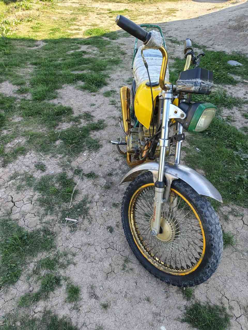 سلام عليكم، دراجة تايكر اربعة كير شغالة نظيفة نقصهه كهربايات فقط السعر 250 المكان ابو غريب(السريع) موجود خاص وهذا رقمي***********
