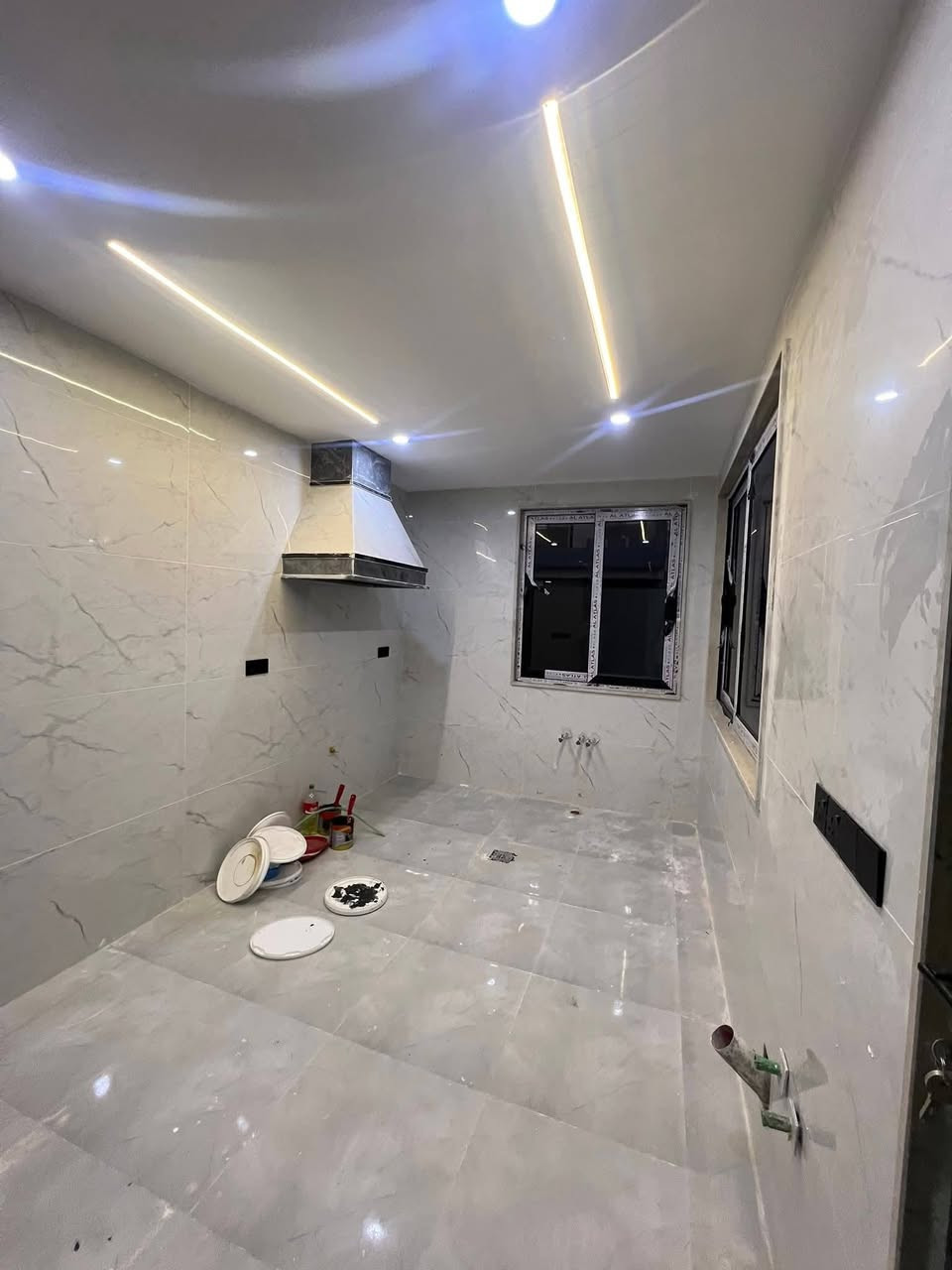 � #عروض #مكتب #الحارث #الحديث 🏡
📍 الموقع: الموصل – [حي-التعليم-العالي]
⚡مجمع-النور-خلف-المول-هيكل
📐 المساحة: [120-متر- واجهة-6]
🛏️ عدد الغرف: [4- غرف- نوم-طابقين ]
🛁 عدد الحمامات: [2- حمام ]
🍽️ مطبخ + صالة + كراج + سطح 
✨ المميزات:* سنة-البناء-2026
✅ موقع-جدأ-مميز-على-شارع-20
✅ صنف اللعقار -وصل-جمعية-النور
💸 السعر: [ يُذكر عند التواصل / او الاتصال ]
✨ -اكتب-كلمة-تم-وصلك-سعر
📞 للاستفسار والمعاينة اتصلوا بنا على الأرقام التالية:
***********
***********
📍 موقع المكتب سايدن التعليم العالي 
📍 الموصل – وقرب معمل أصب وتربيه رابعه
✨يرجه -متابعه -الصفحه-الصلكم-كل- مهواجديد
📌 نستقبل كافة العروضات داخل أحياء الموصل 

#عقارات_الموصل #دار_للبيع #الموصل #بيت_للبيع #مكتب_الحارث #الحديث   #فرصة_عقارية #الموصل
