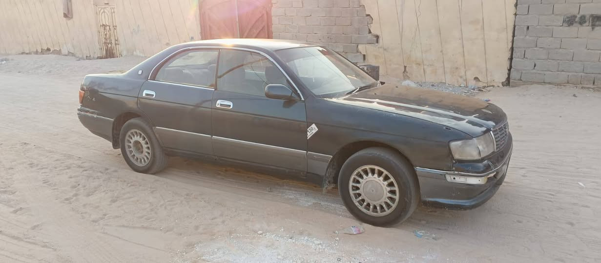 السلام عليكم سيارة بطة فصل للبيع 1994 رقم بابل مشروع وطني تحويل اب اي وقت مكفولة كص ونقل وضربة قوية كير ومكينة كارتون ثنين ونص حدادة طخم تاير جديد كهربائيات كلها شغالة السعر 29وبيها مجال مكان السيارة البصرة سفوان رقم صاحب السيارة ***********
