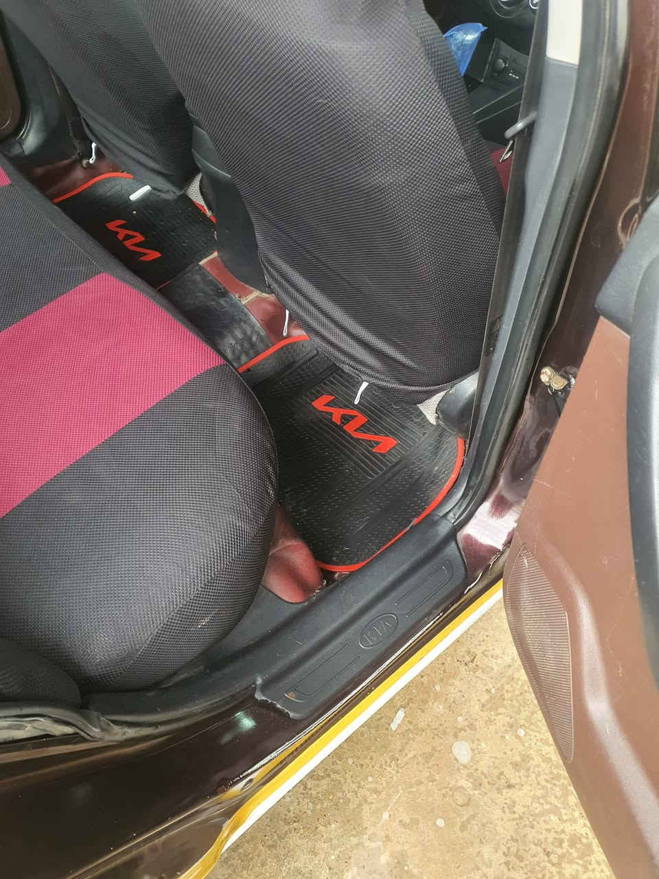 السلام عليكم كيا فورتي مديل 2010 وارد أمريكي حادث حوض جنطه مكينه 2000 دوش مكينه نضيفه تخم تاير حداده نص عمر سياره رقم بغداد ألماني سنويه جديده إلى 2028 هيئه مصفره العنوان بغداد السعر 78 $  وبيهه مجال مكلف بل نشر رجاء خابر صاحب السيارة ***********
