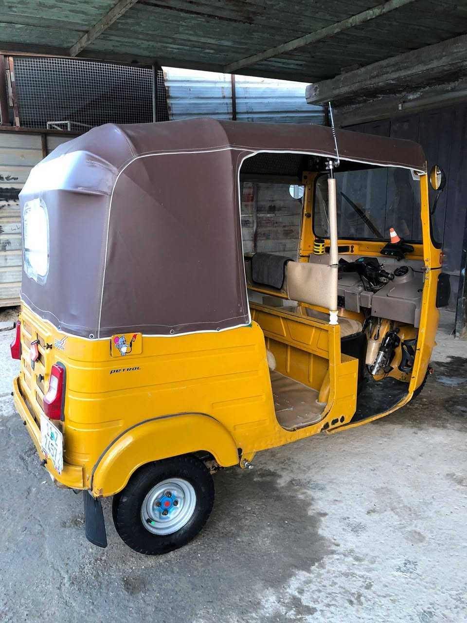 سلام عليكم تكتك للبيع مديل ٢٠ شهر ١٢ كفاله عامه مكفوله من ضربه وصبغ كل نقص ما بيهه كله شغاله مكينه وكير وكسن خير من الله تخم تاير جديد رقم ***********
