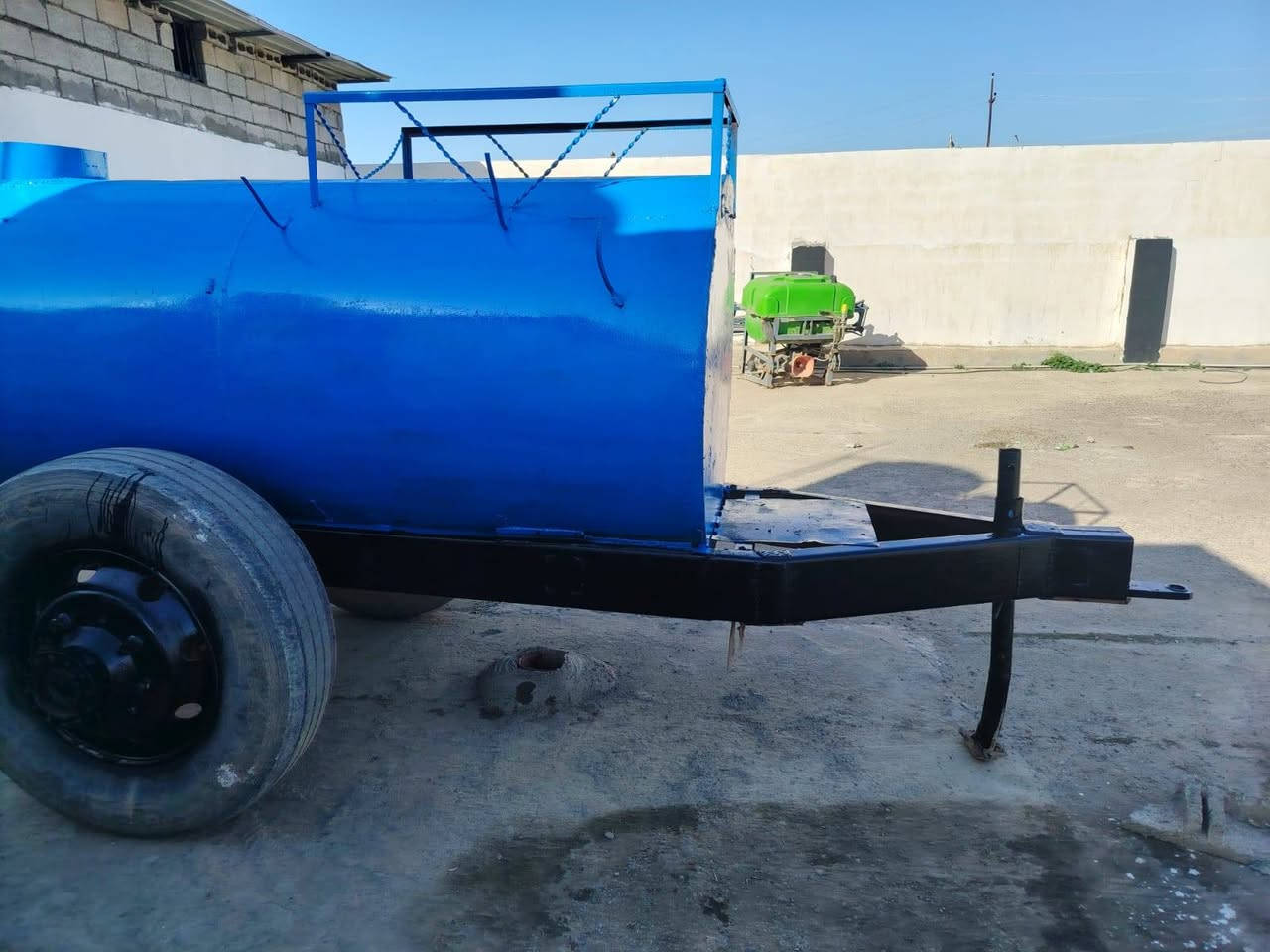 السلام عليكم 
مقطوره للبيع 
جاهزه للعمل 
السعر900الف
#العنوان_كركوك_الحويجة 
معرض الوفاء لبيع وشراء السيارات والتركترات وجميع المعدات الزراعيه الحويجه 
الشراي يتصل على الارقام التالية 
***********
او
***********
