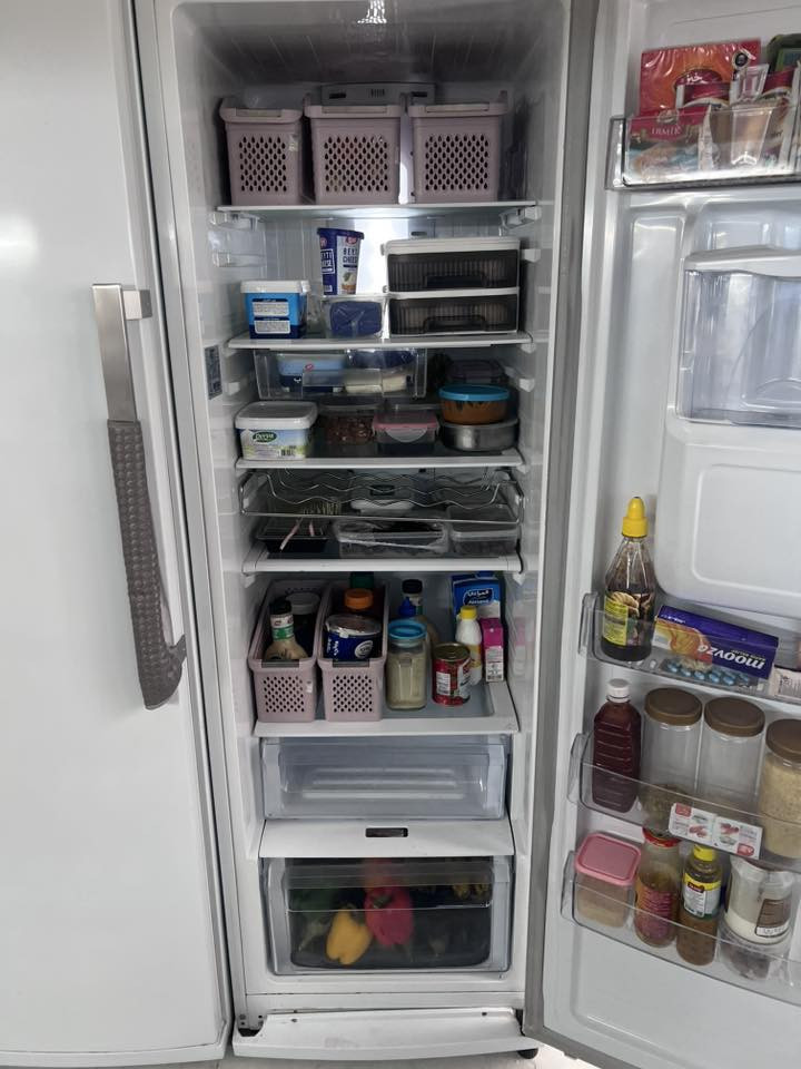 للبيع ثلاجة ومجمدة (قطعتين) ماركة NIKSUN الأصلية، الأجهزة بحالة ممتازة (نظافة 100%) وشغالة بدون أي عيوب.
• المميزات:
• سعة تخزين كبيرة جداً (مجرات واسعة ومقسمة).
• تبريد وتجميد سريع وممتاز.
• مزودة بموزع مياه خارجي (Water Dispenser).
• شاشة تحكم رقمية (Digital) لضبط الحرارة.
• الشكل الخارجي والداخلي بحالة الوكالة.
المكان: (بغداد:الكاظمية)
السعر: (550 )
للتواصل: (***********)
