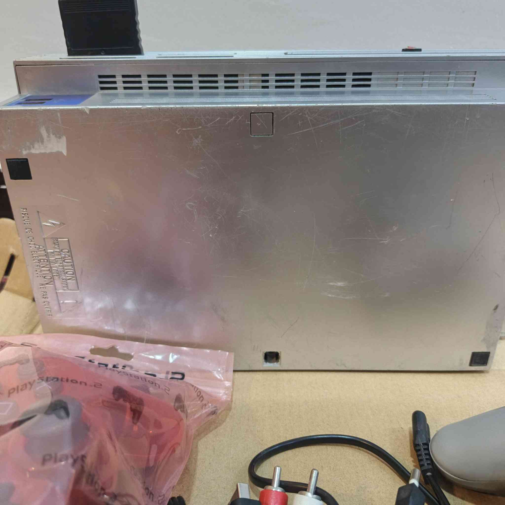 #سلام #عليكم #يوجد #جهاز #بلي #ستيشن 2 فات لون سلفر ملحقاته  كاملة ويا فلاشين بي اكثر من 50 لعبة الألعاب راح اعددهن الكم
1_Sega Genesis READ
2_SEGA 1IN25 READ
3_aibbaid2o13
4_AIad  Den
5_BASKLAT
6_BATTIE  FIELD  4
7_BLACK
8_bIow Out
9_CALL OF DUTY5
10_CONAN
11_Conspiracy
12_CRASH
13_EBH
14_EIite TAnk
15_G T A vice City
16_God of War II
17_GTA__v
18_HERACLE
19_HILKBTYR
20_gACKIE CHAN
21_KEIKOYUKAWA
22_kknnss
23_MARVEL__VS__CAPCOM2
24_medI of hnree3
25_METAL SLUG 3
26_Minecraft
27_ MortaI Kombat Deception
28_Motore Suzuki
29_ MR BEAN
30_ninga bread 
31_Panzer Dragon
32_PES 2023
33_PooI
34_Road__Rash
35_ROBN HOOD 2
36_RumbIe__Racin
37_SILENT SCOPE 3
38_SILENT 222
39_SNIPER 2
40_SONIC SHADOW
41_SPider M an
42_Suzukimotors
43_ TANNED
44_TARZAN
45_Taxi Craize
46_ TEKKEN 3
47_ Track Race
48_Winning EIeven12 Saudi READ
49_XENA
50_ 49 2010 
51 _2011 NEWS
52_BATMAN
53_BEN 10 3
54_ COUL  CALI BUT
55_fifa street 2
56_Fifastreet 1
57_fifa333
58_ PES 2006
59_Pro EvoIution Soccer 2009 (USA) 
60_ Pro EvoIution Soccer 6 (Europe) 

الجهاز سعره 65 الف مع التوصيل داخل بغداد للاستفسار رقمي *********** عنواني بغداد الكرخ منطقة علي الصالح قرب الإسكان والطوبجي
