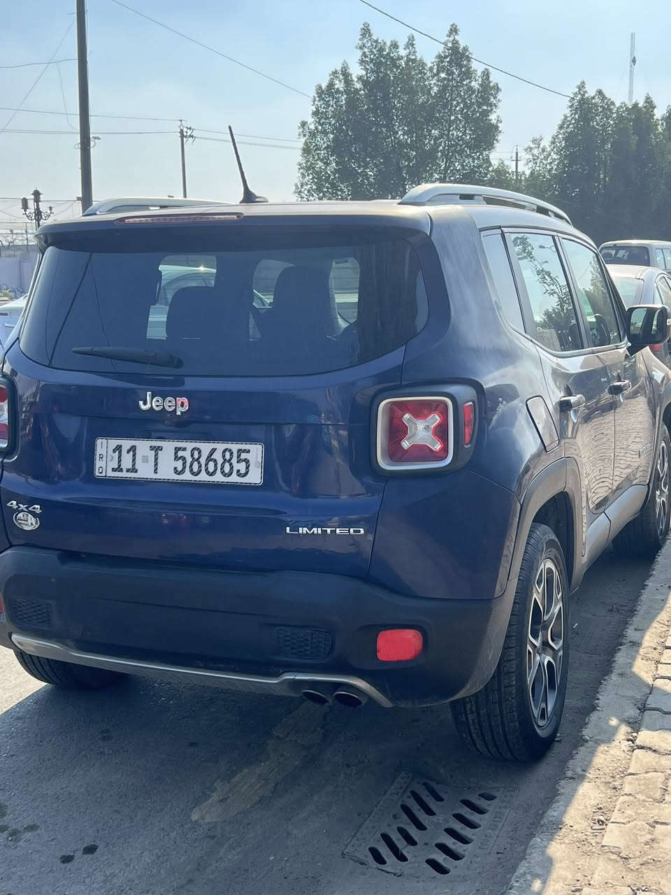 بسم الله الحمن الرحيم
 للبيع جيب رينجد 
موديل 2017
محرك 2400 4سلندر
دفع رباعي
دواخل جلد سياره
تدفىه كشنات وستيرن
شاشه كامره خلفيه 
 تم عمل ادامه للمحرك بل كامل
تخم تاير جديد باتري جديد
تحويل ثاني يوم 
يحتاجلها فقط بوليش وتطبيك بجم
 ب 120 ورقه وبيها مجال للطيبين
تواصل    ***********
مكان التواجد  مجمع بسمايه السكني
