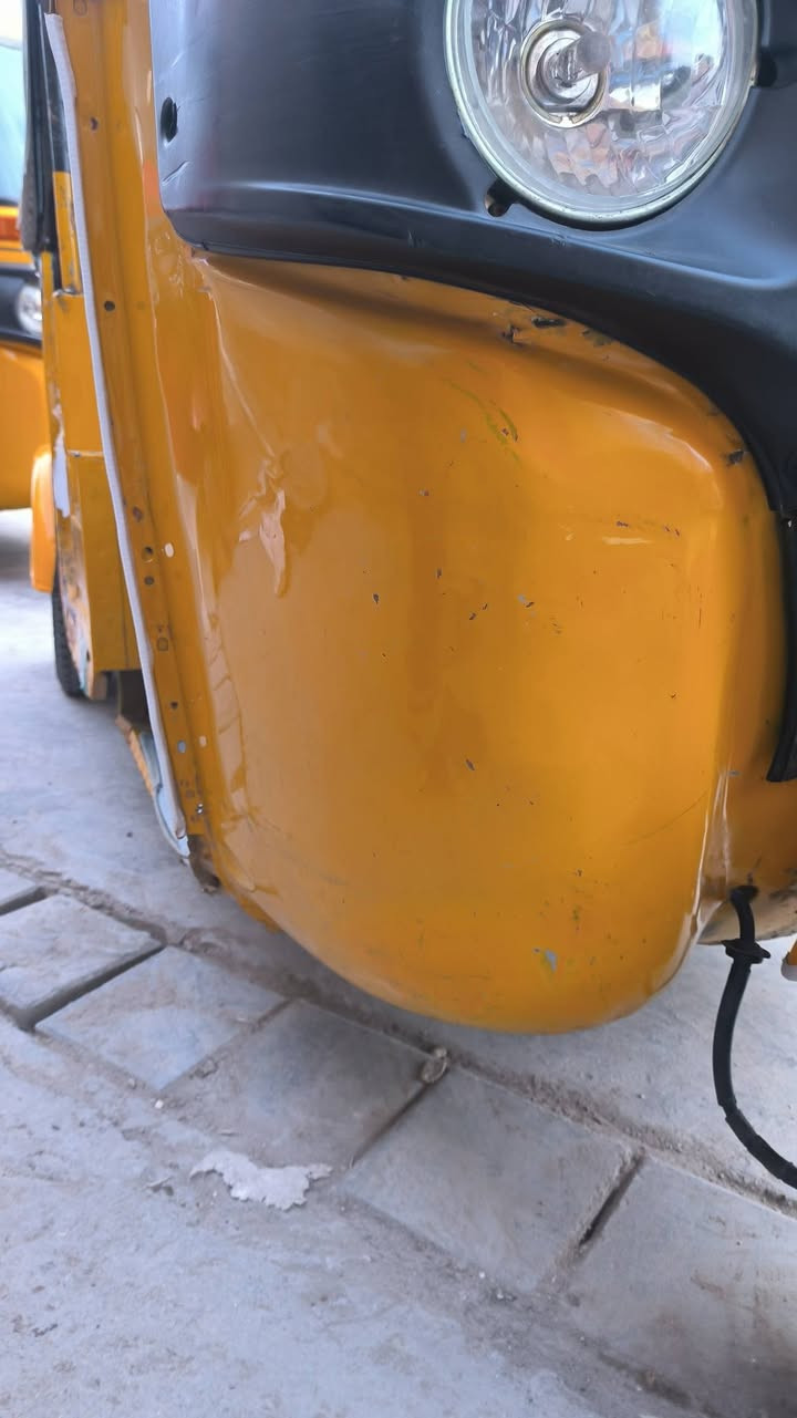 السلام عليكم
تكتك للبيع رقم واصط 
التكتك بلاديه عده بس بارد بلغد 
موديل 20 

***********
المكان مدينة الصدر
