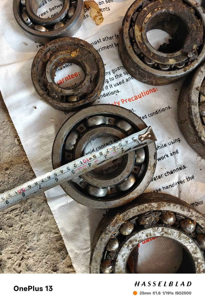 🛠️ متوفر الآن 🛠️  
وجبة بولبرنكات (Bearings) أصلية غير مستخدمة بحالة ممتازة وجاهزة للعمل.

🔢 العدد الكلي: 1500 قطعة

✅ جودة أصلية ومتانة عالية  
✅ حركة سلسة وتقليل الاحتكاك لزيادة عمر المكائن  
✅ مناسبة للمكائن الصناعية، الماطورات، الكيربوكسات والمضخات  
✅ تتحمل الضغط والعمل المستمر  
✅ متوفرة بعدة قياسات

💰 الأسعار: مناسبة ومنافسة

📲 للتواصل والطلب:  
***********  
أو عبر الرسائل الخاصة
