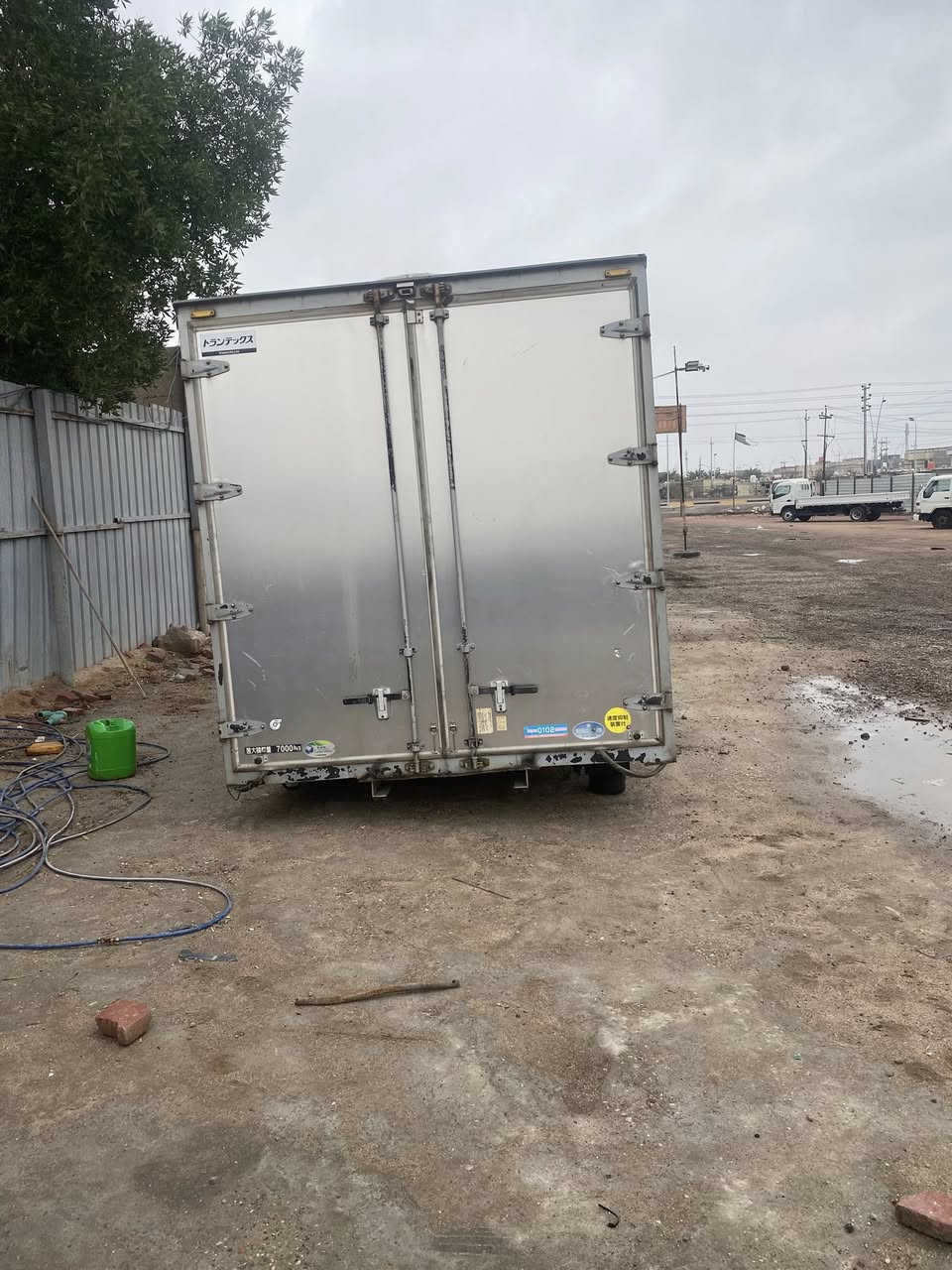 حافضة الطول سته وربع 
العلو مترتين و٤٠ 
للبييع  ***********
السعر ٥٥ ورقه
