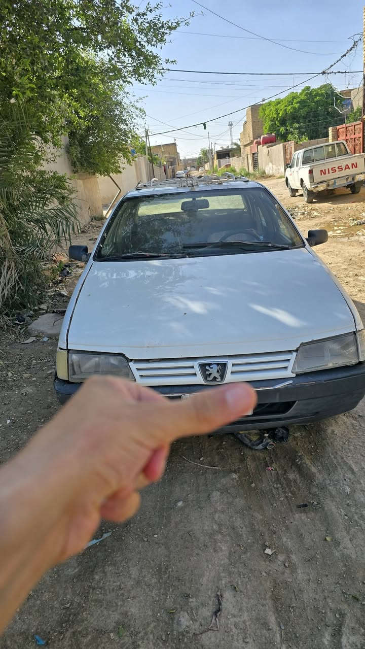 السلام عليكم
بيجو  للبيع سعرها 17 ورقة وبيها مجال 
*********** 
كوت الشهداء
