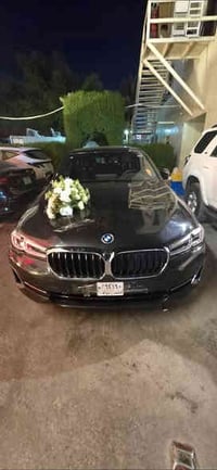 bmw 530e plug in  موديل 2023 السيارة رقمها بغداد هاي الصور قبل الترقيم...