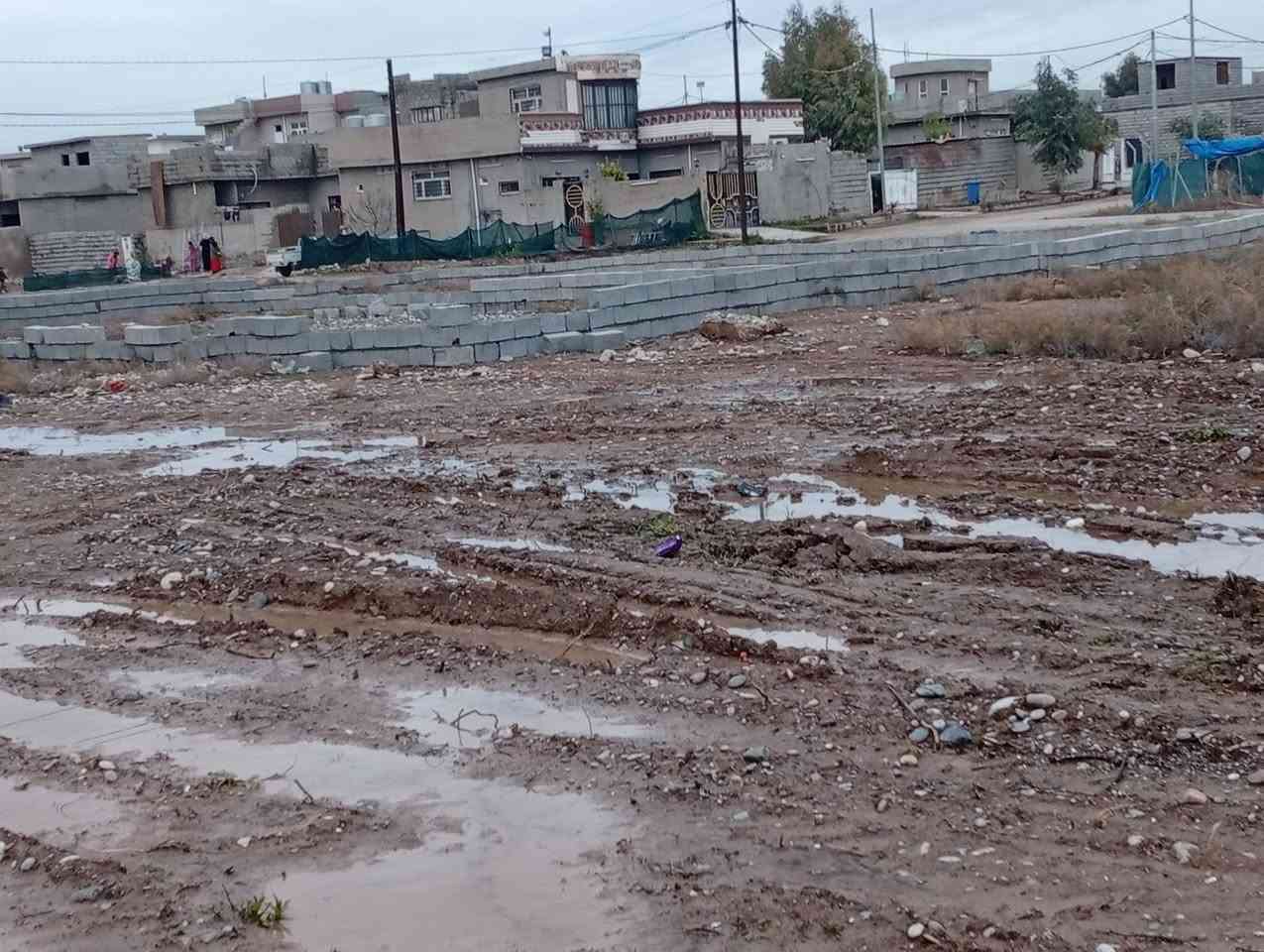 قطعة ارض للبيع رقم زراعي مساحة القطعة 200 متر قريبه على بيت محمد رميض الصباحي  بالمعسكر ماء وكهرباء واصلها سعرها 6 ملايين ***********
