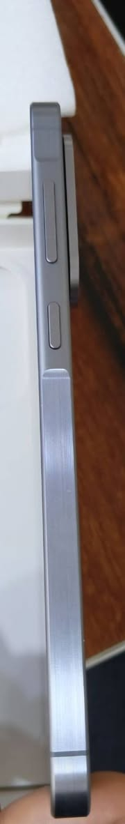 للبيع Samsung Galaxy A56 5G
لون رصاصي مميز

نسخة 256GB ذاكرة / 8GB RAM

الجهاز استعمال شخصي فقط، نظيف جدًا وبدون أي خدوش، لم يدخل صيانة أبدًا، وباقي عليه ضمان تقريبًا 3 إلى 4 أشهر.

المواصفات:

* شاشة 6.7 إنش Super AMOLED بدقة FHD+ وتردد 120Hz

* معالج Exynos 1580 أداء سريع ومستقر

* ذاكرة داخلية 256GB

* RAM 8GB

* كاميرا خلفية ثلاثية 50MP + 12MP + 5MP مع مثبت OIS

* كاميرا أمامية 12MP

* تصوير فيديو 4K

* بطارية 5000mAh

* شحن سريع 45W

* يدعم 5G

* بصمة داخل الشاشة

* مقاومة ماء وغبار IP67

* حماية Gorilla Glass Victus+

* نظام Android 15 ويدعم تحديثات لسنوات طويلة

* اللمس، الكاميرا، السماعات، الشحن، البصمة، والشبكة كلها تعمل بدون مشاكل

* الجهاز قابل للفحص والتجربة قبل الشراء

السعر: 520,000 دينار قابل للتفاوض البسيط 

المكان: سوق الشيوخ /ذي قار


**إذا كنت صاحب هذا الإعلان وتريد حذفه لأي سبب، رجاءا أرسل رسالة إلى الدعم الفني**