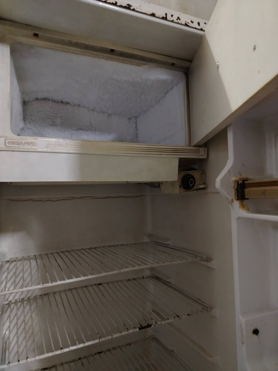 ثلاجة عشتار للبيع ***********
