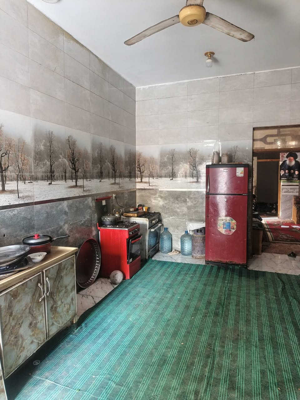 بيت للبيت المساحة225 متر  الواجهة 10 متر في حي الجوادين شارع النفط مقابل عيادة بنت الهدى فرع المختار البيت طابوك من البتلو للصب يحتوي على غرفتين نوم وصاله ومطبخ واستقبال وصحيات داخليه وخارجيه يحتوي على كهرباء نضام بوري تسليك واير فنر السعودي الأصلي مي مجاري البوري السعودي الأصلي الاستقبال يحتوي على ديكور أرضية سيراميك فول بوليش لكل البيت عرض الشارع 10متر محوله الكهرباء تبعد 50 متر مشتركين 50 فقط  50 متر عن المدرسة ابتدائية قريبة كذلك البيت مرقم ومشمول بالتطويب والبيت عالي عن الشارع جداًً مجاري شارع جاهزه راح ينصب الشارع
السعر 70 مليون وبيها مجال... 
التواصل على الرقم التالي ***********‪
