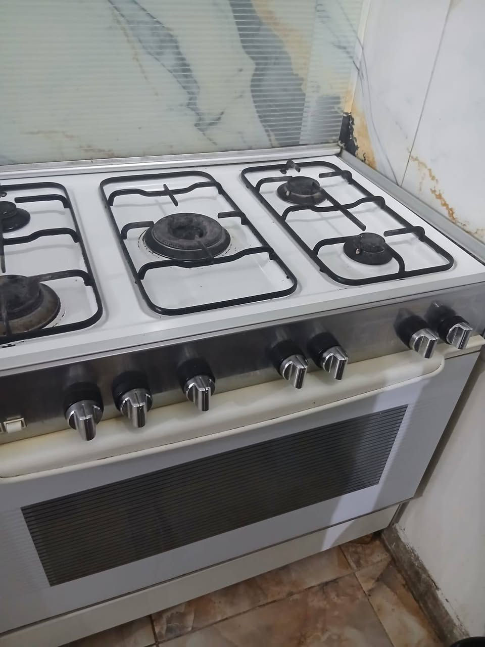 طباخ للبيع نضيف وشغال مابي اي نقص ولا اي عيب السعر المطلوب 225 وبي مجال للطيبين للتواصل ***********
