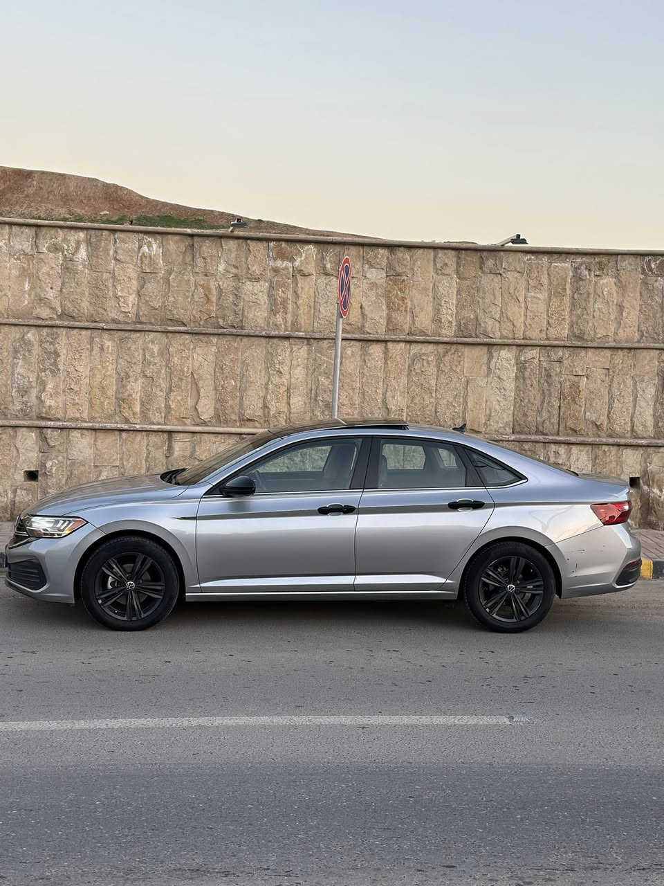 السلام عليكم
رمضان كريم ونبلش بعروض العيد 
جيتا SE
موديل ٢٢
هزه جديد
رقم أربيل الجديد
سنويه جديد
ماشيه ٥٥ الف كيلو 
شرط التحويل 
.
الضرر 
باب وره السكن صبغ فقط 
بدون دواخل شرط الفحص 
.
المواصفات 
بانوراما 
كشنات جلد
رادار امامي 
رادار جانبي 
كشنات تدفئه 
عداد ديجتال 
هاند بريك بصمه 
وبقية المواصفات المعروفه 
.
العنوان الموصل حي نركال 
ارسل رقم 9 لمعرفه السعر او الاتصال على الرقم 
***********
