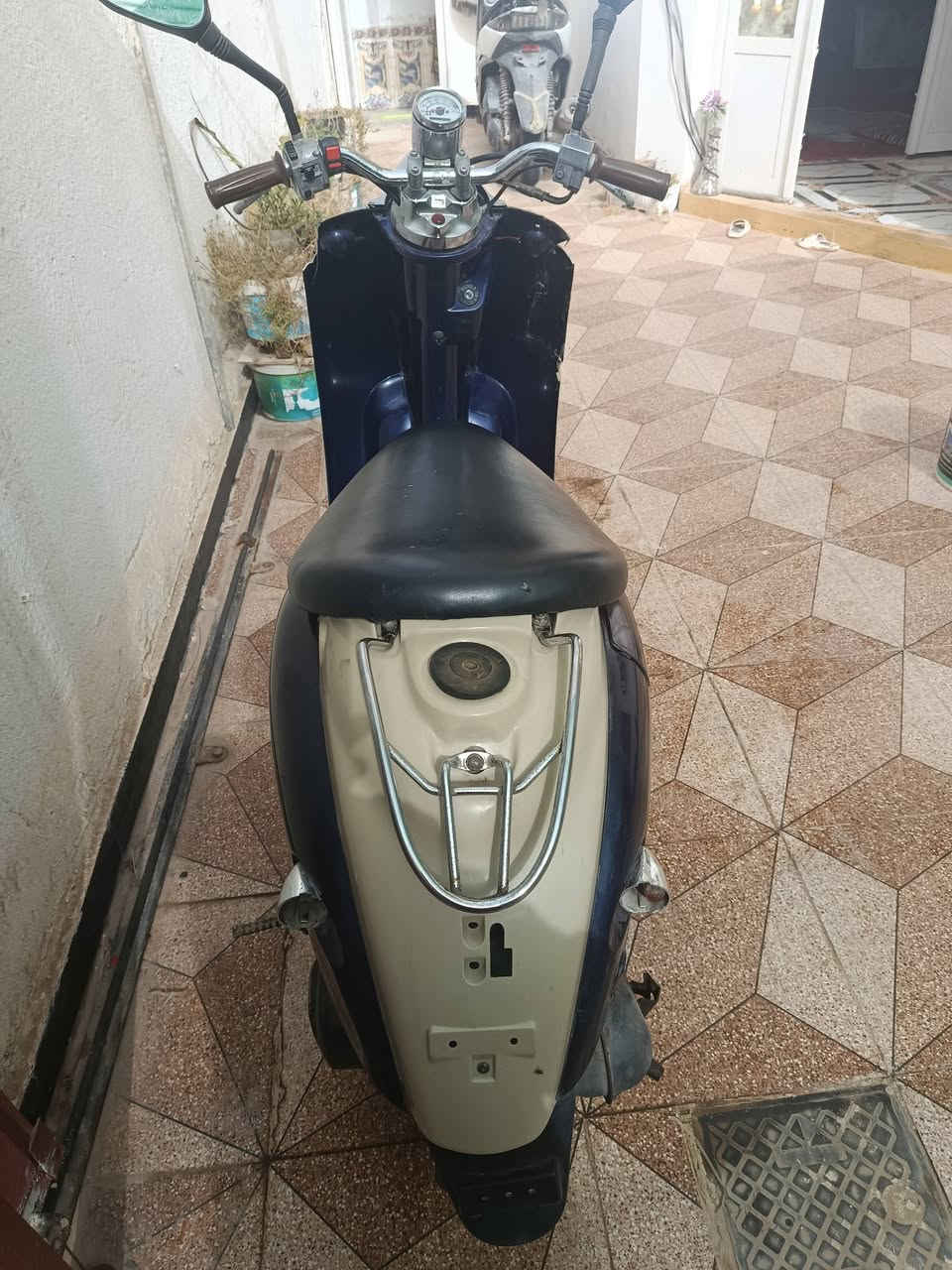 دراجه مصريه شغاله للبيع   السعر 250  كفرات اصليه  ناصريه المركز الرقم ***********
