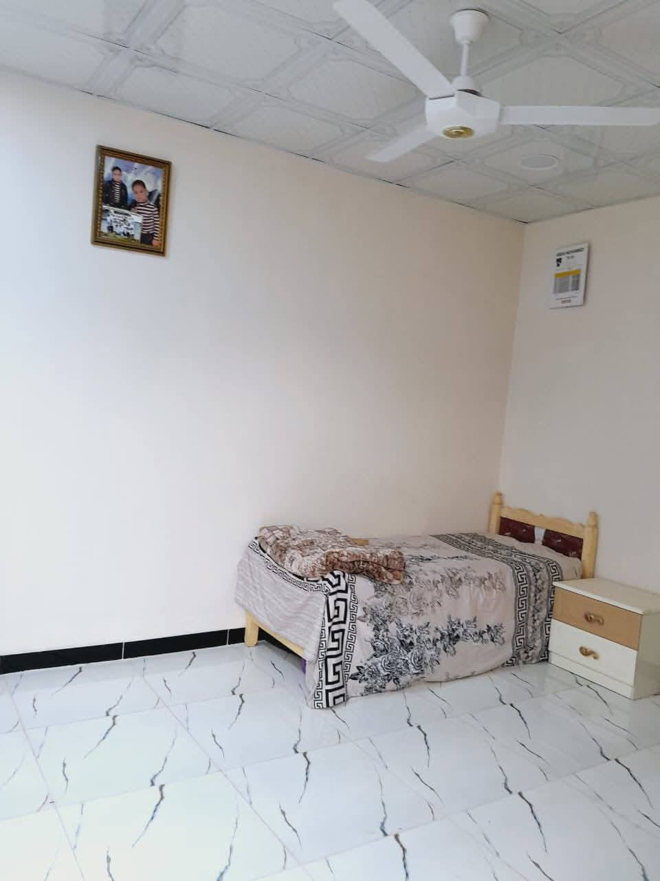 اعلان رقم 652
دار للبيع طابق ونصف
القبله ل 5000
المساحة 100 متر 
بناء بلوك  سنه 2024
الارضي غرفة نوم واستقبال 
وصاله ومطبخ وصحيات 
الطابق الاول غرفه نوم وصحيات 
السعر. 115 نهائي 
***********
***********
