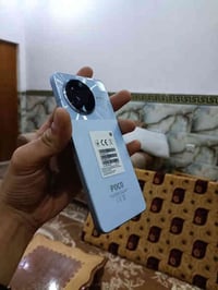 بوكو اف7 برو • ٥١٢/١٦ • نظيف وكرتونه