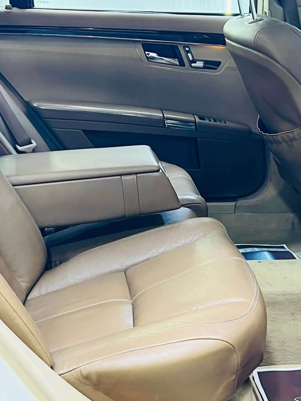 السلام عليكم

مارسيدس موديل S350 2008 محدث 2013

رقم بغداد دولي بأسمي

فول بنوراما 1/1 باب طويل 

اناره داخليه متغيره 

حداديه كامله قبل اسبوع شديتها يم فراس الدليمي 

منضومه بانزين ادامه كامله (عدا بلكات مابدلتهن)

حجر بيىة حاويه شديته قبل شهر  

لايت تخم جديد 

تبريد ثلج 

كير شرط وضمان مده الحياه جديد بالكارتون 

مكينه مامفتوحه 

بيه نص قطعه كلير جاملغ خلفي 

للاستفسار 

*********** ديوانية, القادسية
